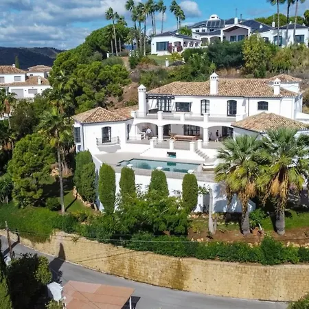 Elegante Con Jardin Y Piscina Malaga