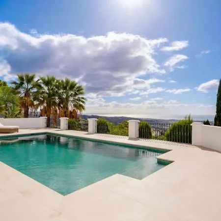 Elegante Con Jardin Y Piscina Villa *