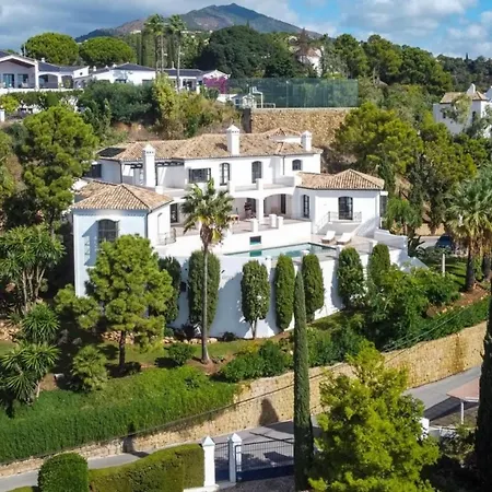 Elegante Con Jardin Y Piscina * Malaga