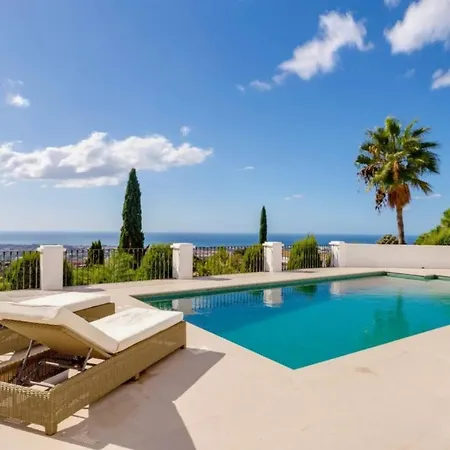 Elegante Con Jardin Y Piscina Villa Malaga