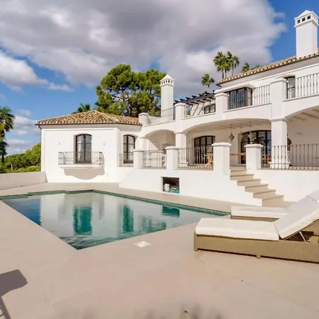 Elegante Con Jardin Y Piscina * Malaga